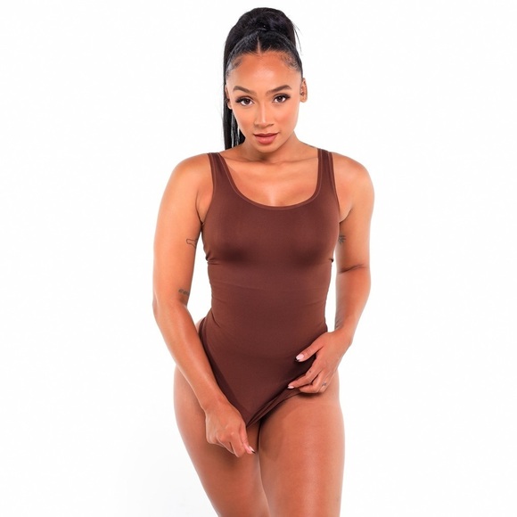 NNEKA ROSE SCULPT TANK TOP - Picture 5 of 16